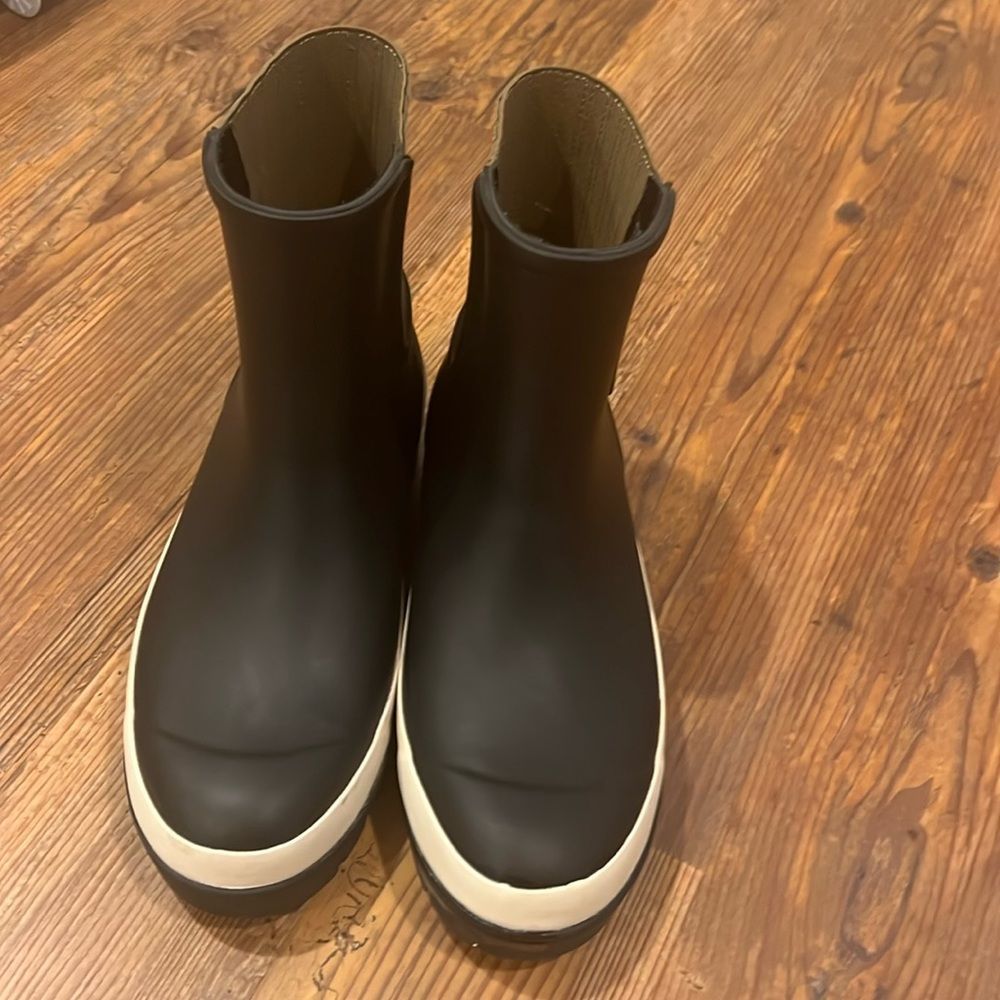 Tory Burch rain boots. Size 8
